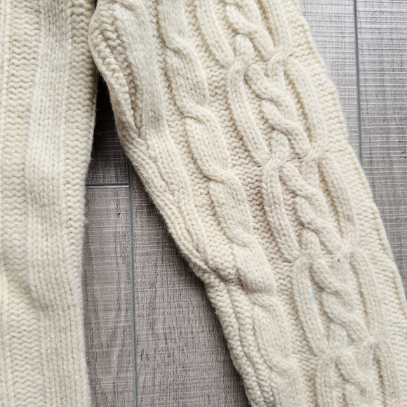 GAP Cable Knit Sweater - Picture 4 of 7